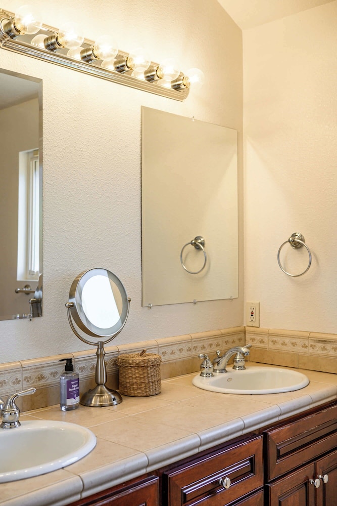 Modern Serenity Near LA Tranquil 3BR Stay