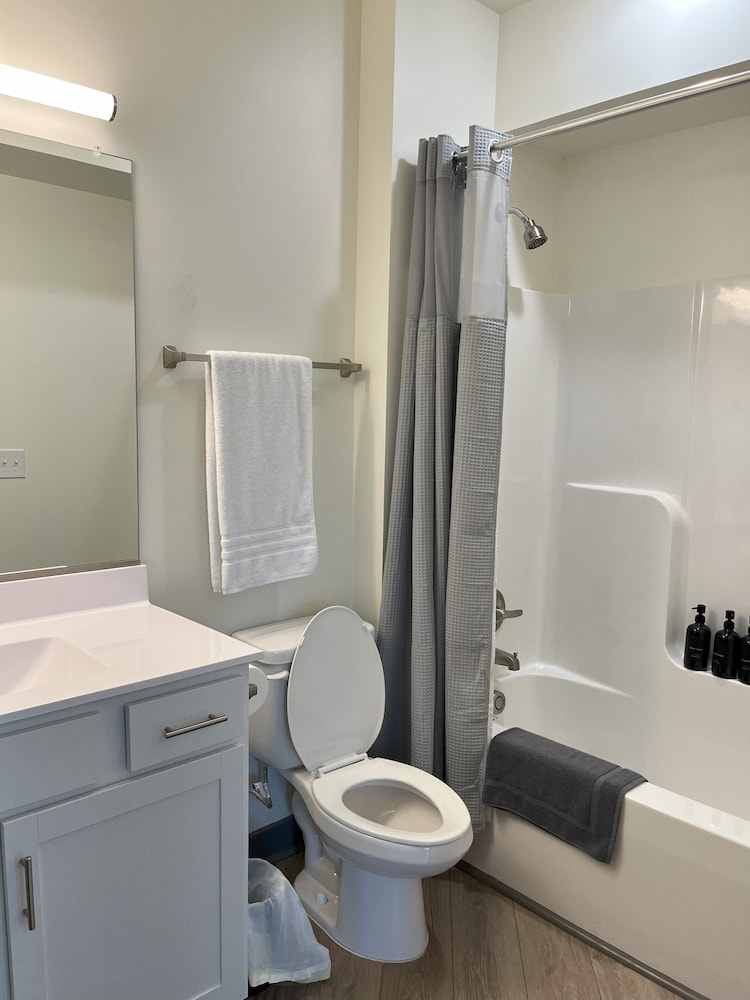 Capital City Apt - 101