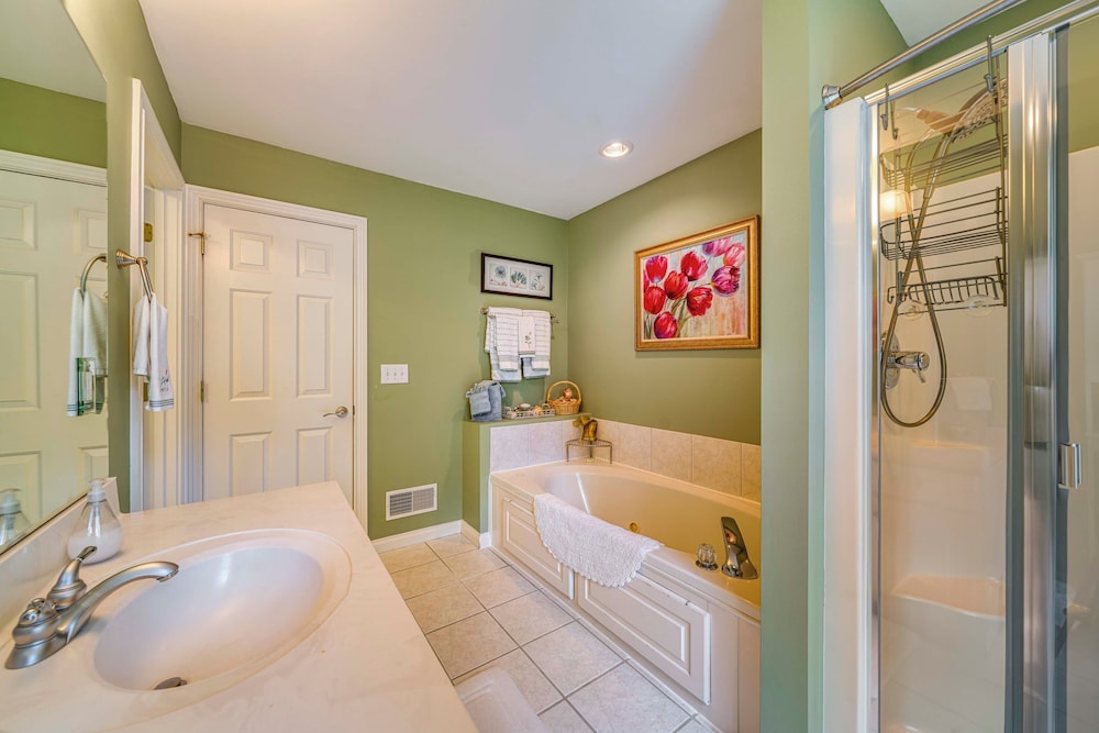 15 Mi to Louisville: Family Home w/ Private Yard!