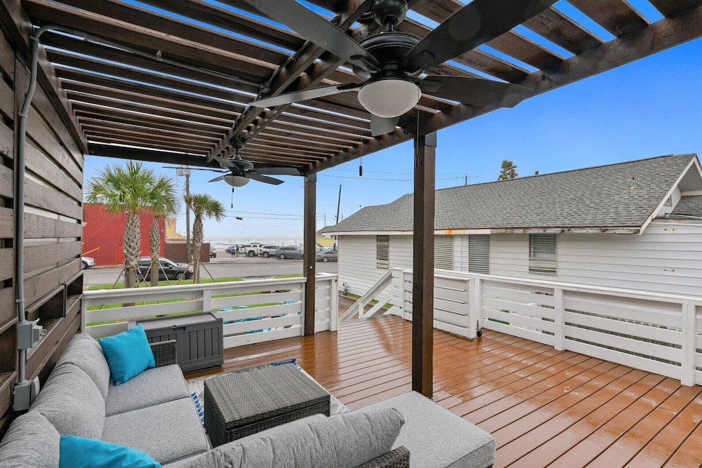 The Grand on Ave O by Ryson Vacation Rentals