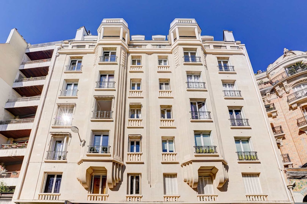 Passy Glow 2BR Home in the 16th Arrondissement