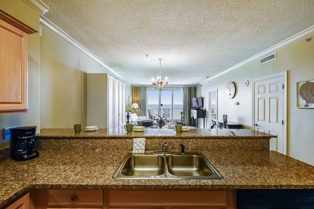 Twin Palms by Book That Condo