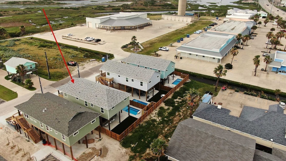 Pool, Firepit + Golf Cart Zone + Near Beach Looney Dunes by Avantstay