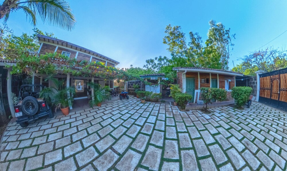 Beachfront 1-of-a-kind House w AC Pool Wifi ATV