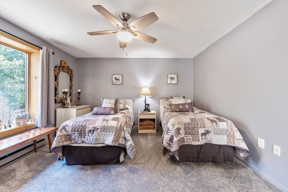 46er 15e - Stylish & Comfortable Mountain Retreat 2 Bedroom Townhouse by The Summit at Gore Mountain