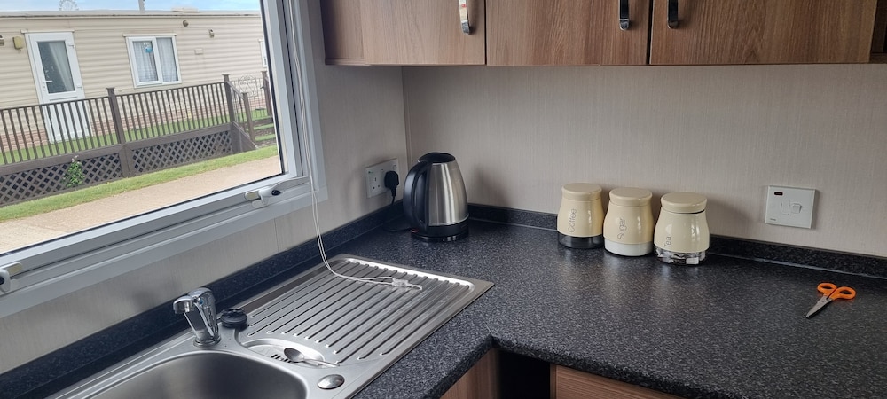 Lovely 8 Berth Direct Beach Access view 5