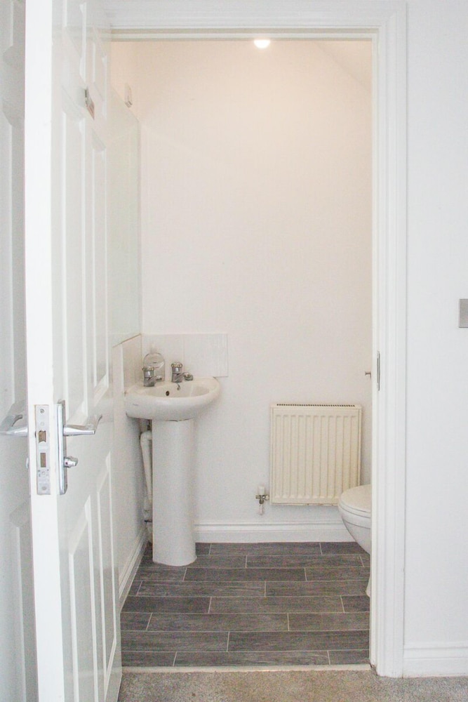 5 Bed Detached House - Sleeps 14