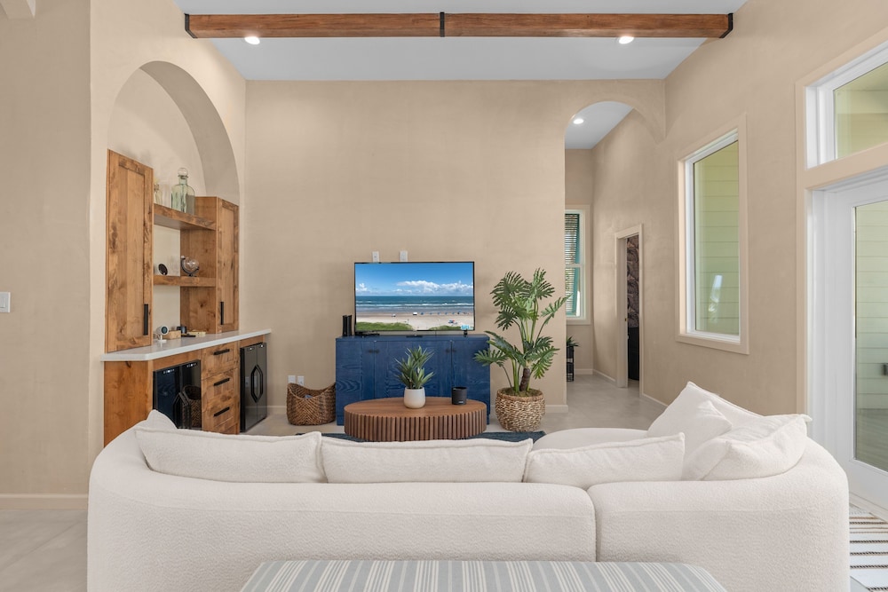 Nomad House At The Shores 3 Bedroom Home