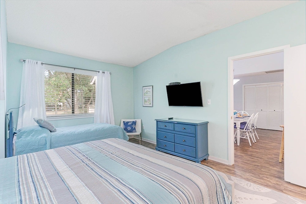 14d Richmond Park - Gorgeously Remodeled 3 Bed, 3 Bath Villa 3 Bedroom Villa view 4