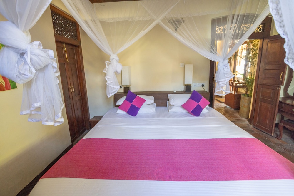 South Point Abbey Whole Villa 4 Bedroom (Sleeps 9) view 4