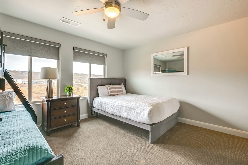 Hike, Bike & Swim: Utah Family Home w/ Mtn Views!