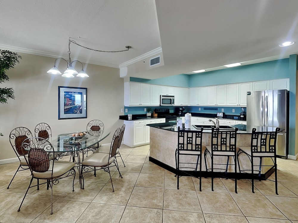 Admiral's Quarters #1406 by Southern Vacation Rentals