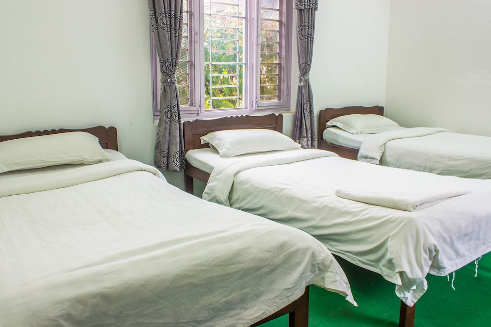 Giri Guest House