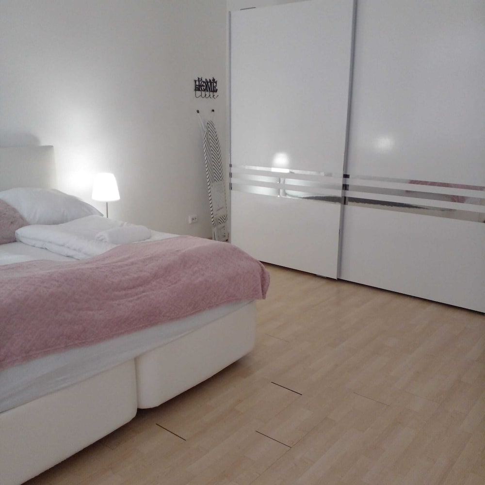 Modern 2BR Apt Long Stay Near Station
