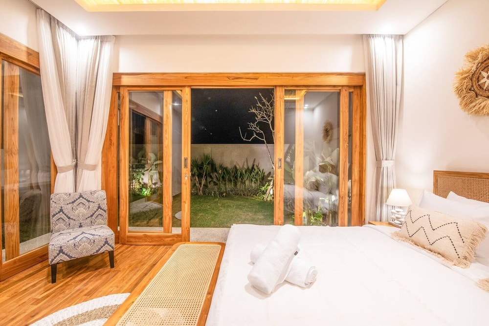 Breeze Opulent 6 BR in With Ocean View 5 Mins to Savaya