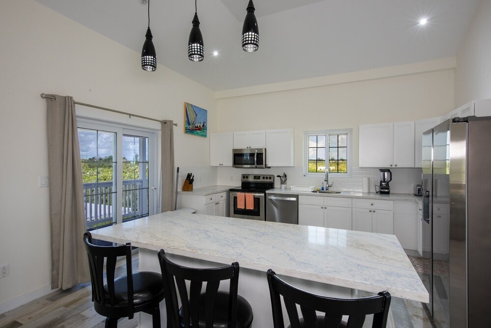 The Better Life & Cottage 5 Bedroom Home