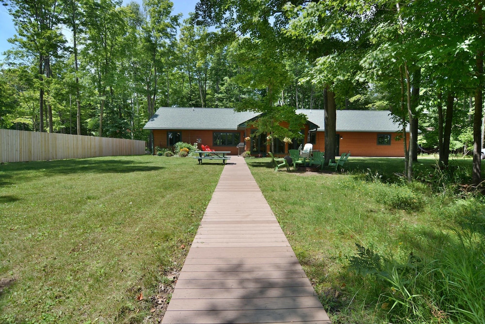 Namakagon Landing 4 Bedroom Home by RedAwning