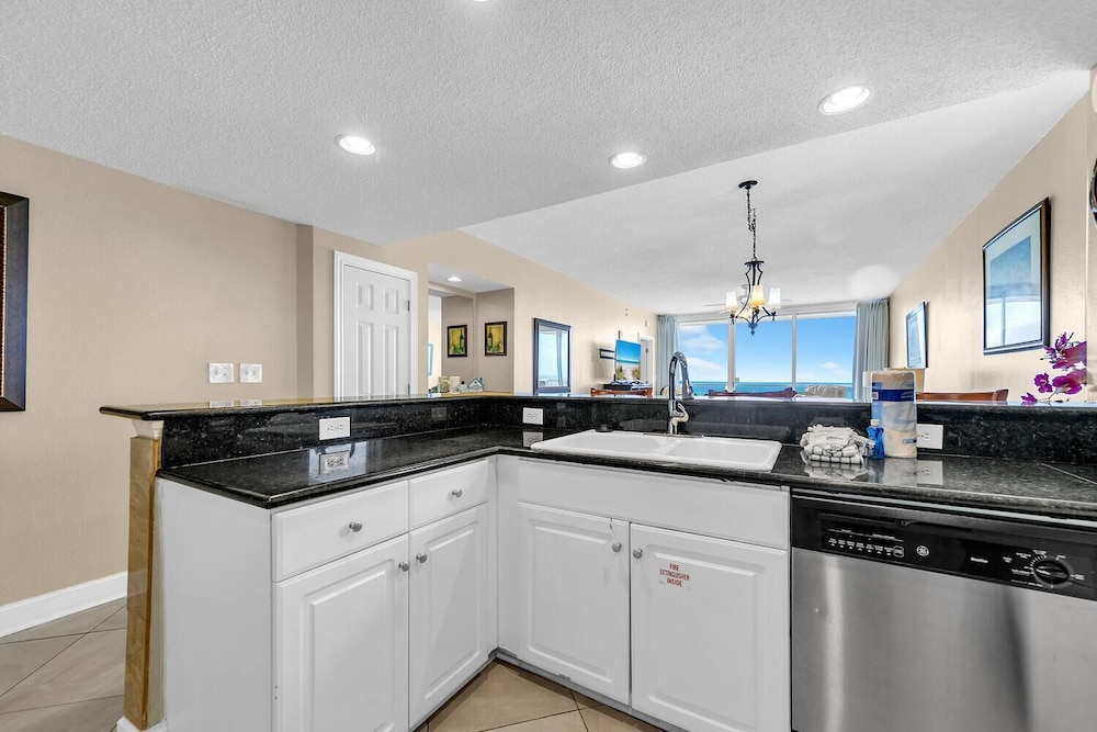 Majestic Beach Towers 2-801