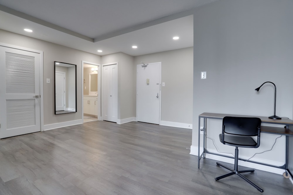 Crystal City Apt for Business Travelers