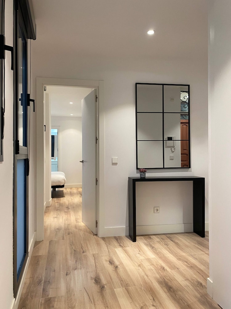 w Majestic 2BR at Palacio Real