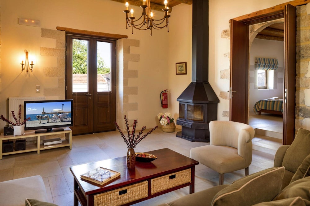 Cozy Holiday Home With Pool and Whirlpool in Maheri