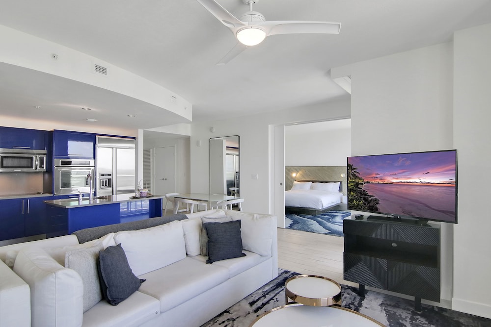 Sapphire Suite Beachfront, Gym + Pool! - Image 5