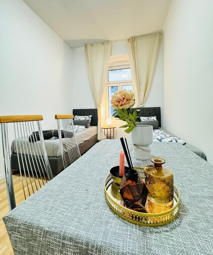Comfortable 2BR Retreat Near Stadthalle