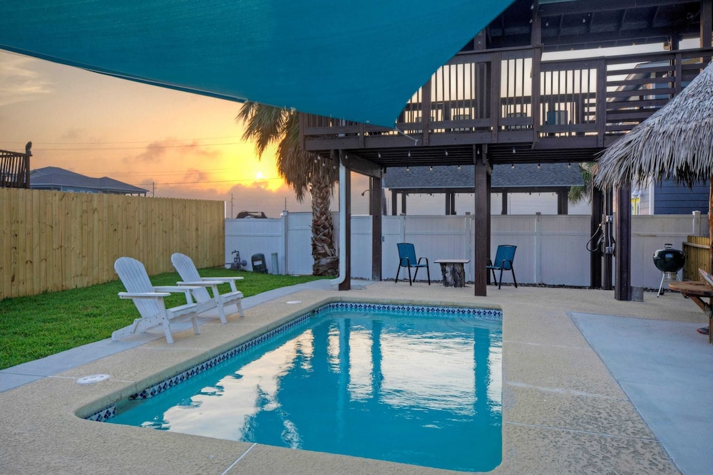 Private Pool, Yard, Deck, by the Nature Preserve! Tipsy Flipper by Avantstay