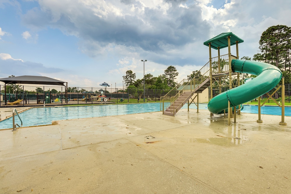 5 Mi to Lake Houston: Family Home in Humble
