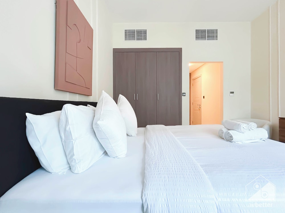 Your Perfect Meydan Getaway: 1B Polo Residence C3