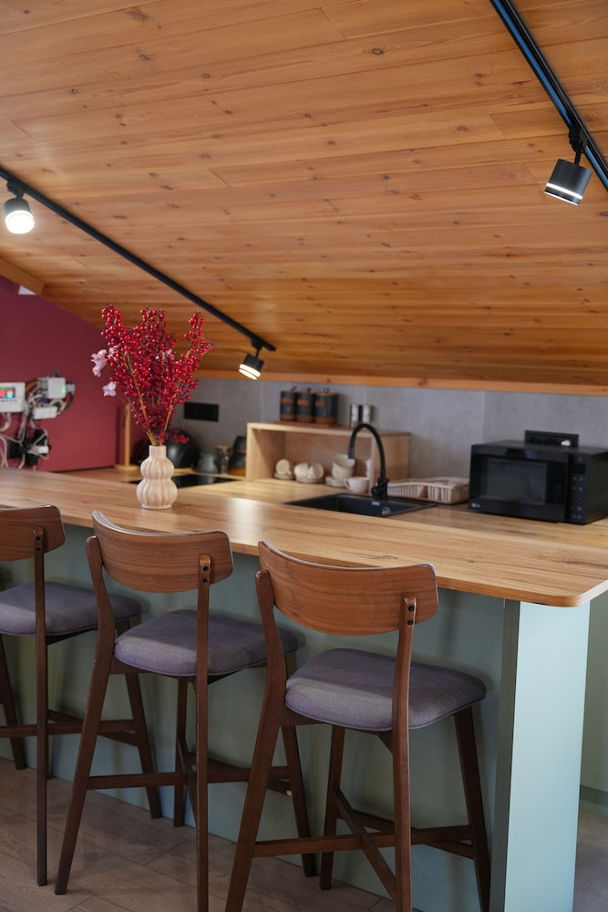 Aparan Guest House