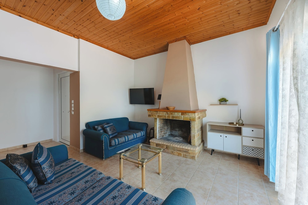 To Pournari Beachside Garden House