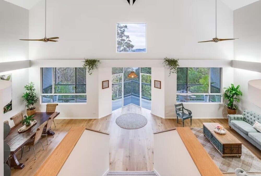 6 Bedroom Oasis in Burleigh Heads
