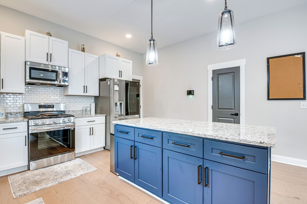 5 Mi to Dtwn Atl: Home w/ Office & Large Backyard!