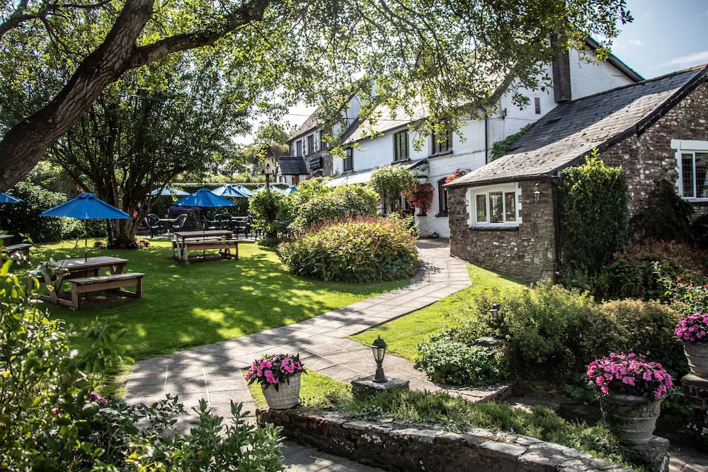 The Greyhound Inn & Hotel