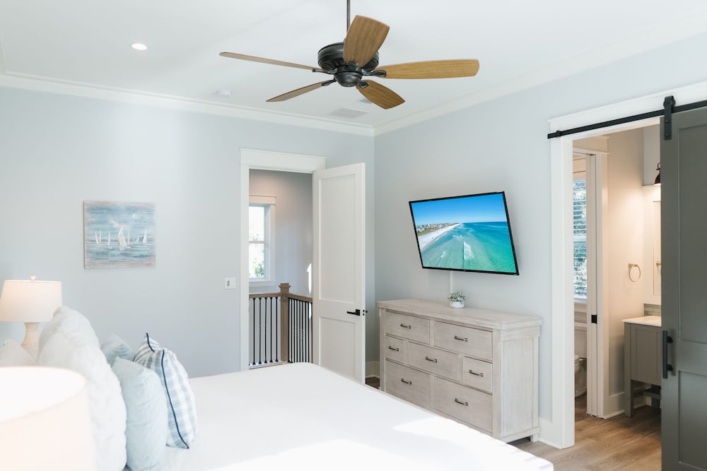 30A Hideaway by Avantstay Walk to Beach 2 Pools