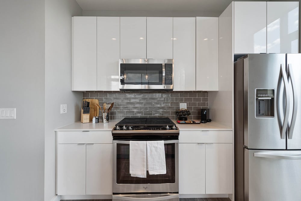Exclusive Gold Coast 2BR Balcony Walkable