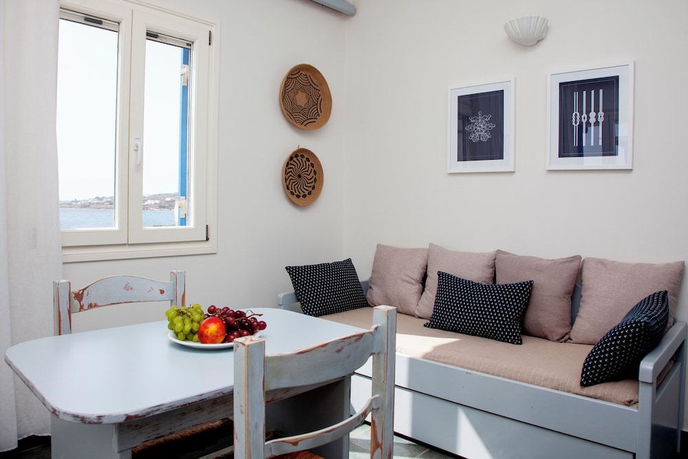 AURA PAROS