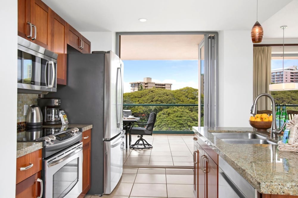 Honua Kai Konea 3 Free Rental Cars KBM Resorts Extra Large Corner Suite! 3 Units, 7 Bedrooms Ml-1406