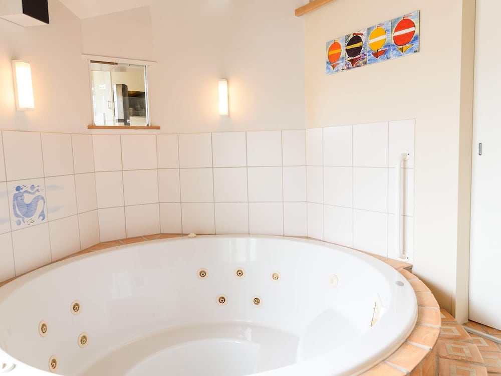 Seaside Charm With Spa and Sauna-by Traum view 3