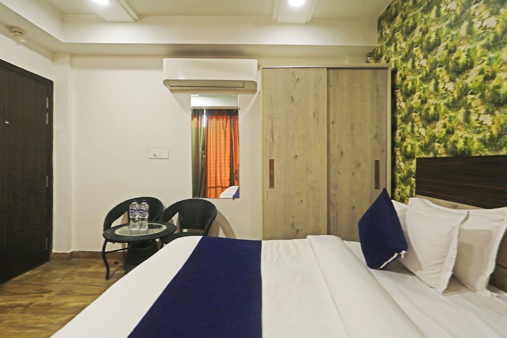 Hotel Aerostar Gold Near Yashobhoomi