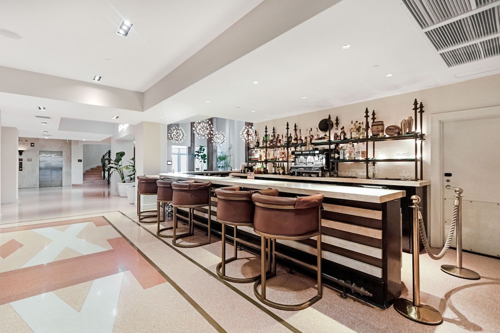 Shelborne Penthouse by Sextant - Image 4