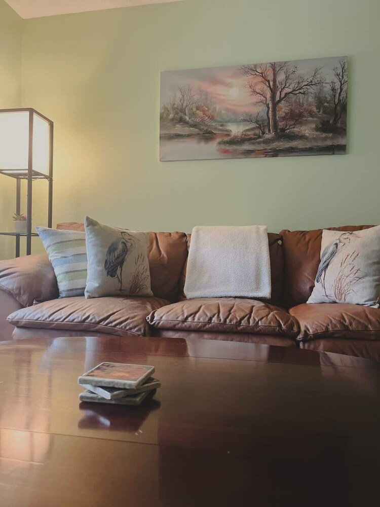 Blue Heron Cottage With Game Room, Deck & Hot Tub