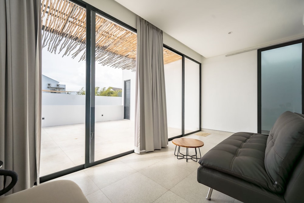 RHYS Villa Pererenan