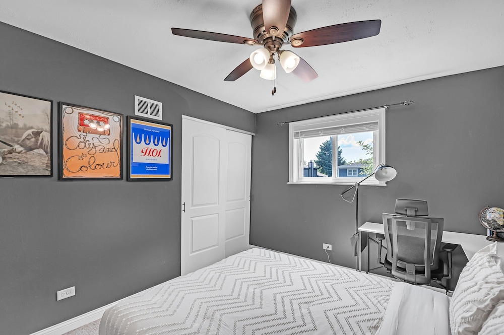 Modern Retreat With Private Pool & Yard 3 Bedroom Home