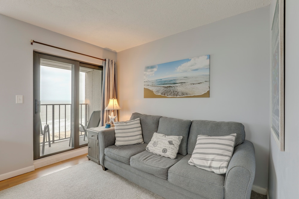 Steps to Sand: Condo w/ Pools in Myrtle Beach