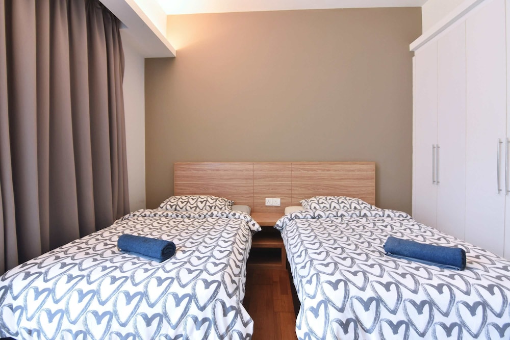 Pet Friendly, 3BR Apt KL, Bathtub & Parking