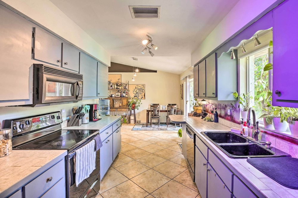 Updated Fort Myers Escape w/ Screened Lanai!