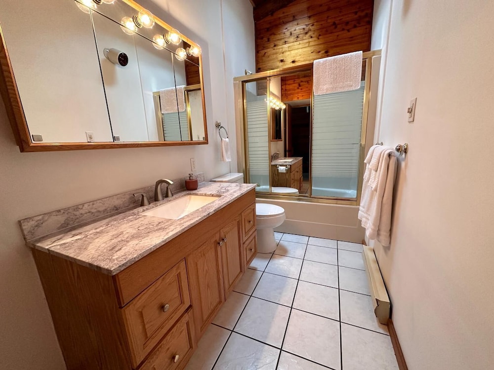 New Denver Lodge 20