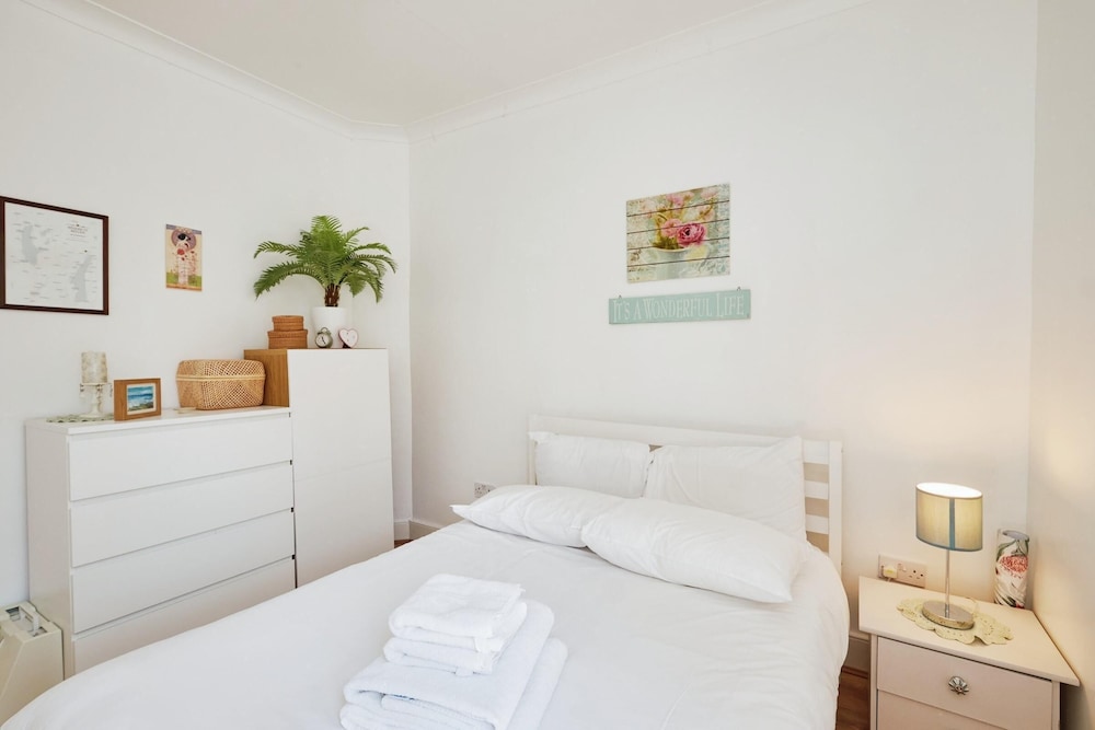 Newly Renovated 3 Bedroom House 15 Mins to Bham view 3